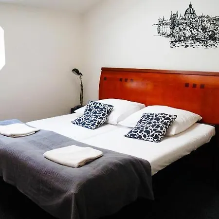 V38 Hostel *