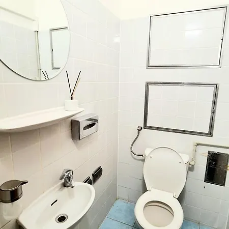 V38 Hostal *