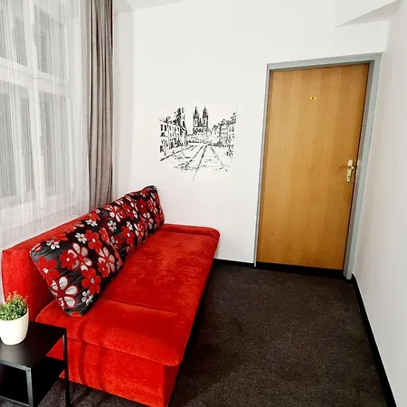 V38 Hostal *