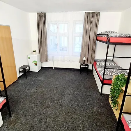 V38 Hostal *