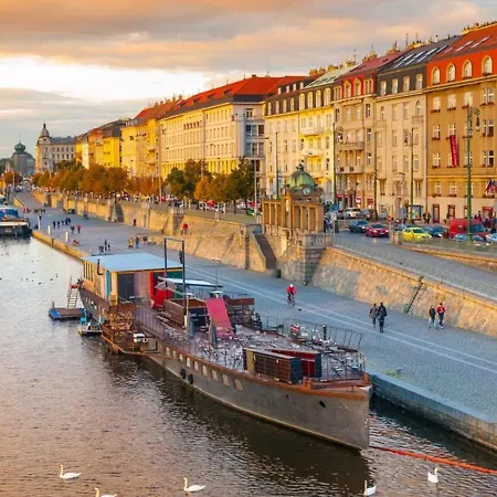 V38 אכסניה פראג