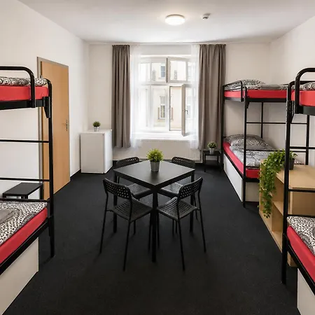 V38 Hostal *