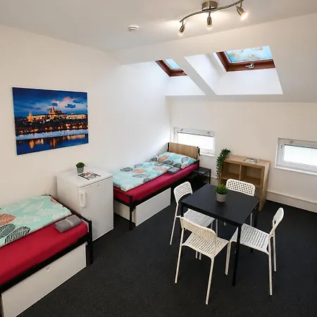 V38 Hostal *
