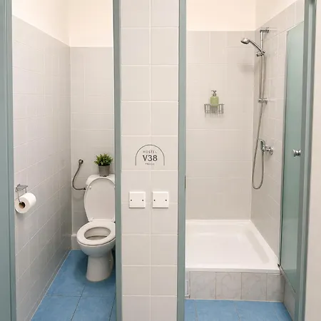 Hostal V38 *