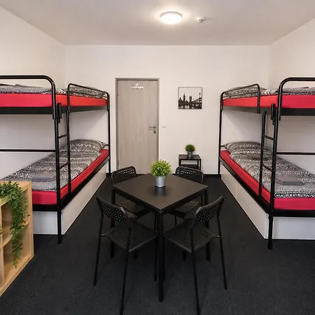 V38 Hostal Praga