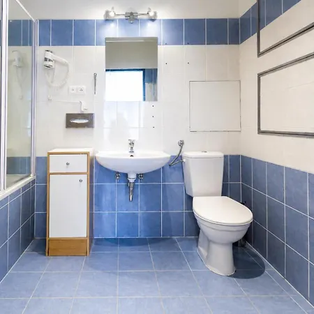 V38 Hostal *