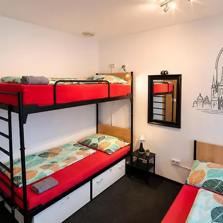 V38 Hostal Praga