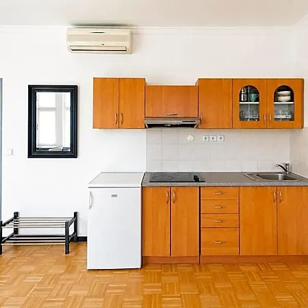 V38 Hostel *